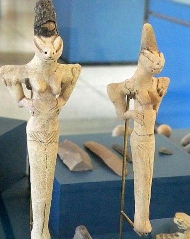 Dvanáctá planeta, obr. 63b: Anunnaki, Lizard statues from the Ubaid period 4000-5000 BC before the Sumerians